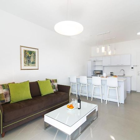 Hilton Bay Apartment With The Shelter Tel Aviv Buitenkant foto
