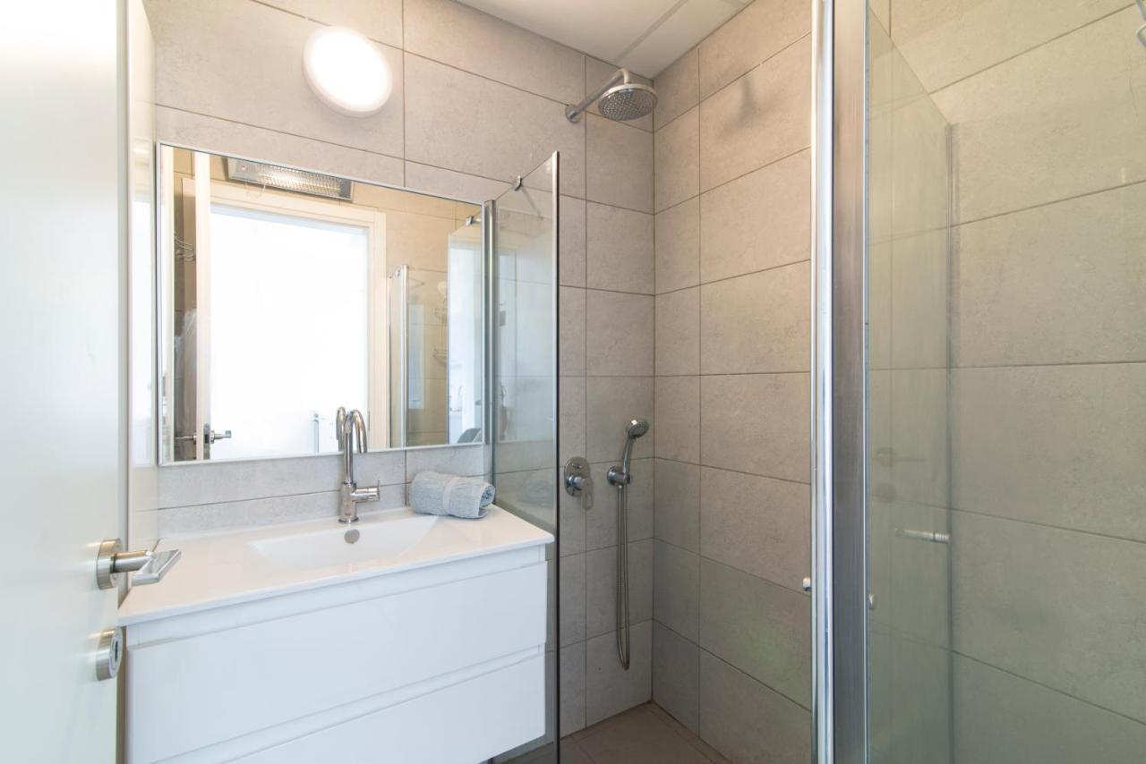 Hilton Bay Apartment With The Shelter Tel Aviv Buitenkant foto