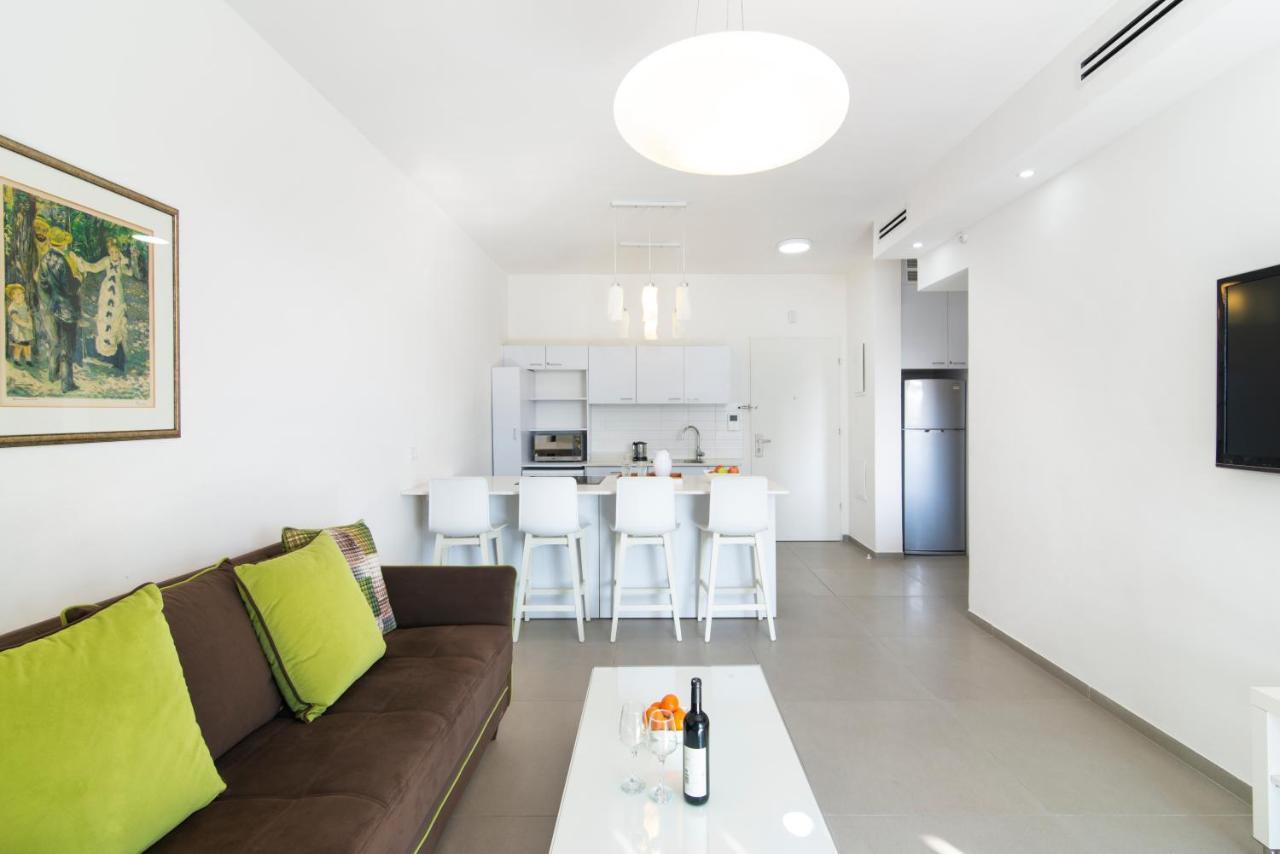 Hilton Bay Apartment With The Shelter Tel Aviv Buitenkant foto
