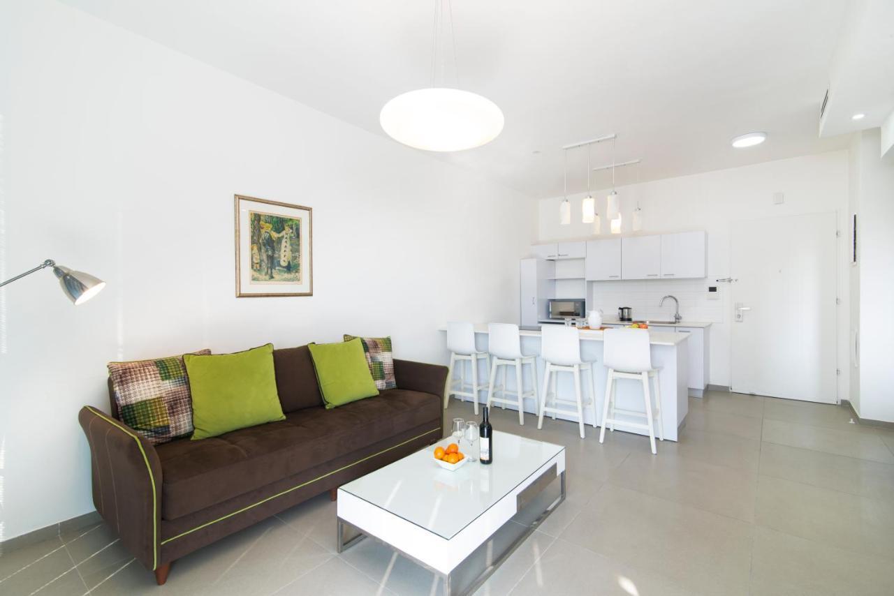 Hilton Bay Apartment With The Shelter Tel Aviv Buitenkant foto