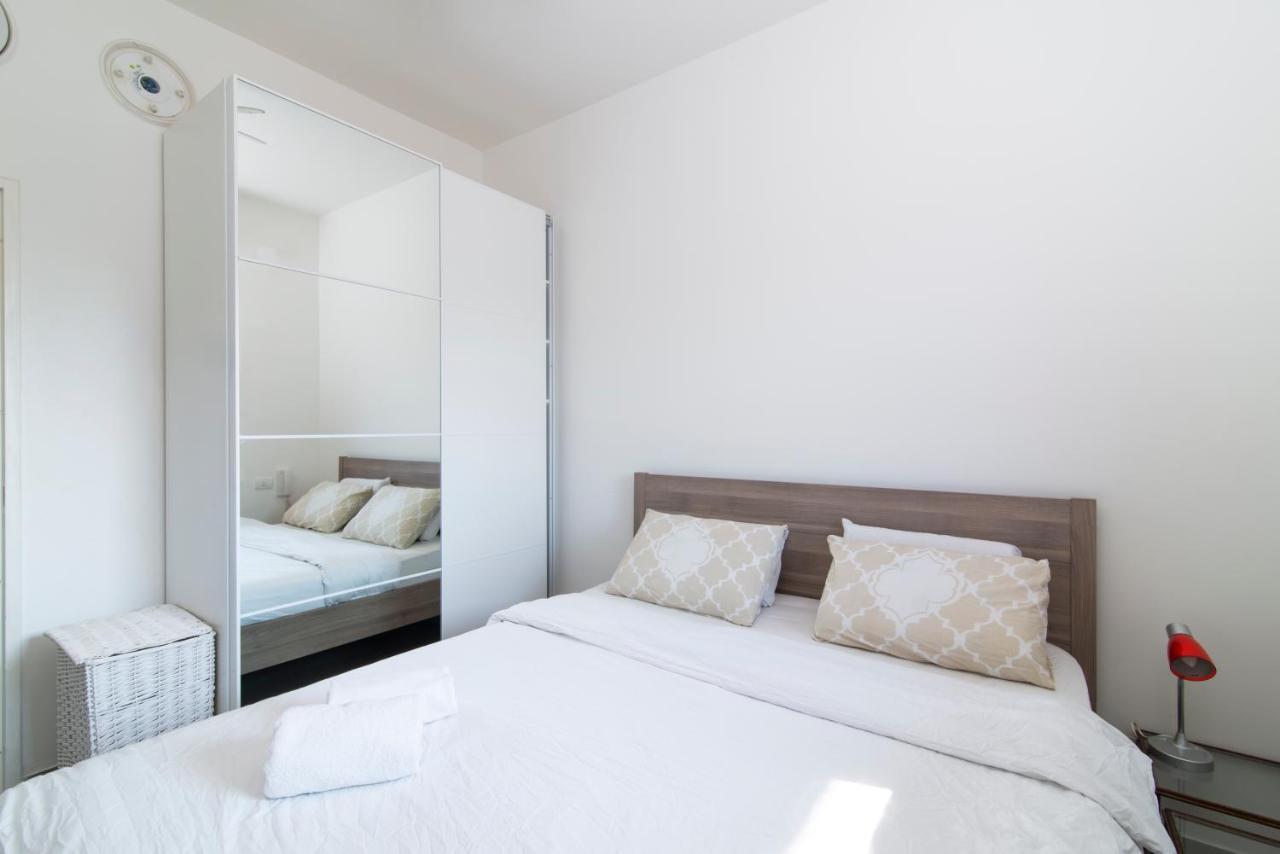 Hilton Bay Apartment With The Shelter Tel Aviv Buitenkant foto
